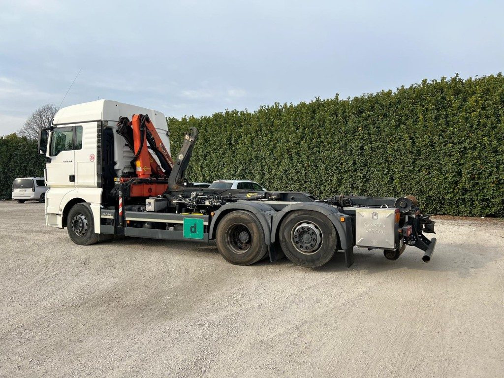 MAN TGX 26.480 SCARRABILE CON GRU DIETRO CABINA - Kamion sa hidrauličnom kukom: slika 4 MAN TGX 26.480 SCARRABILE CON GRU DIETRO CABINA - Kamion sa hidrauličnom kukom: slika 4