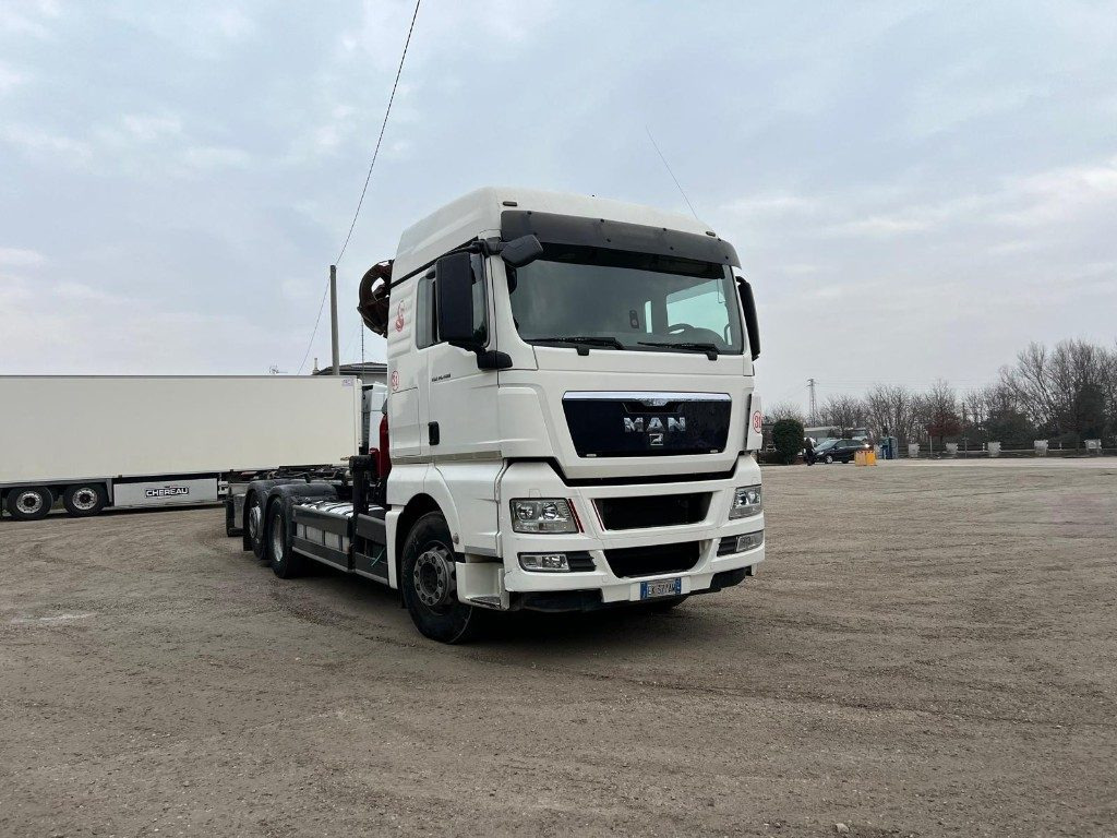 MAN TGX 26.480 SCARRABILE CON GRU - Kamion sa hidrauličnom kukom: slika 2 MAN TGX 26.480 SCARRABILE CON GRU - Kamion sa hidrauličnom kukom: slika 2