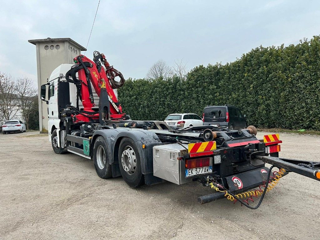 MAN TGX 26.480 SCARRABILE CON GRU - Kamion sa hidrauličnom kukom: slika 5 MAN TGX 26.480 SCARRABILE CON GRU - Kamion sa hidrauličnom kukom: slika 5