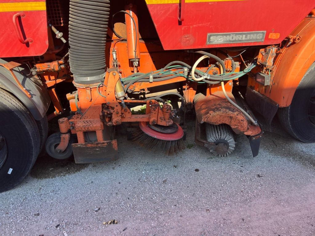 MERCEDES-BENZ MERCEDES AUTOSPAZZATRICE USATA - Autočistilica: slika 5 MERCEDES-BENZ MERCEDES AUTOSPAZZATRICE USATA - Autočistilica: slika 5