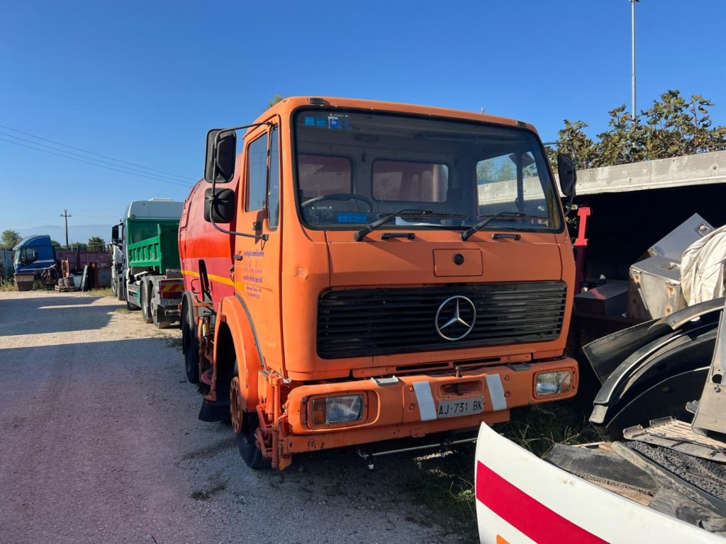 MERCEDES-BENZ MERCEDES AUTOSPAZZATRICE USATA - Autočistilica: slika 2 MERCEDES-BENZ MERCEDES AUTOSPAZZATRICE USATA - Autočistilica: slika 2