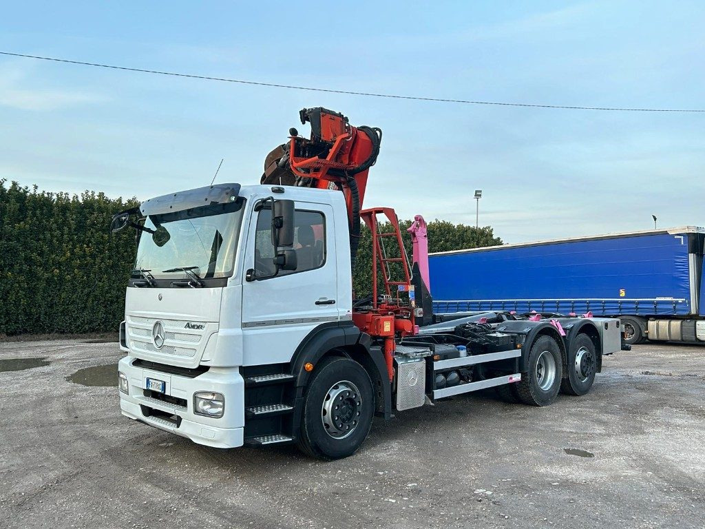 MERCEDES-BENZ MERCEDES AXOR 2533 SCARRABILE CON GRU E POLIPO - Kamion sa hidrauličnom kukom: slika 2 MERCEDES-BENZ MERCEDES AXOR 2533 SCARRABILE CON GRU E POLIPO - Kamion sa hidrauličnom kukom: slika 2