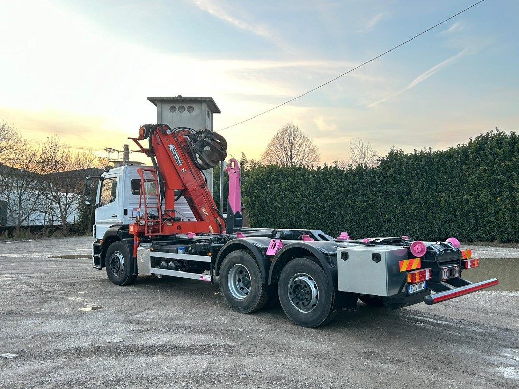 MERCEDES-BENZ MERCEDES AXOR 2533 SCARRABILE CON GRU E POLIPO - Kamion sa hidrauličnom kukom: slika 3 MERCEDES-BENZ MERCEDES AXOR 2533 SCARRABILE CON GRU E POLIPO - Kamion sa hidrauličnom kukom: slika 3