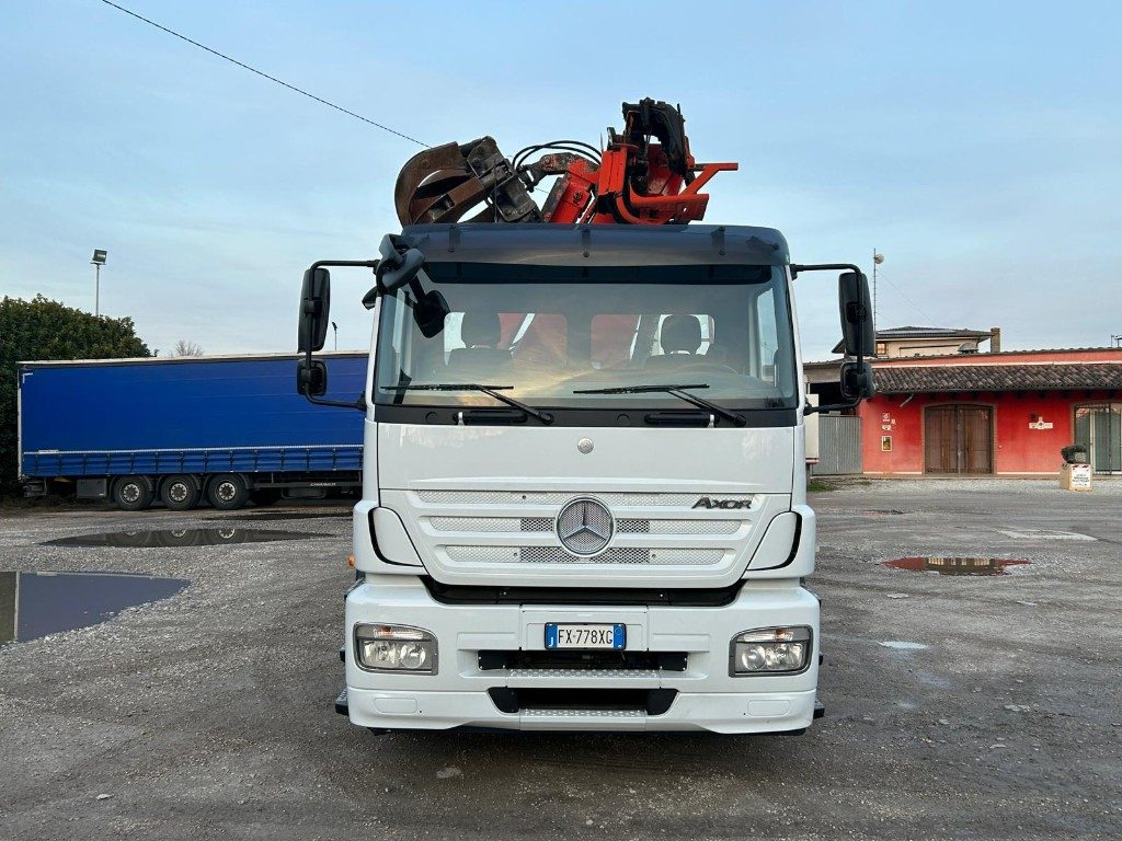 MERCEDES-BENZ MERCEDES AXOR 2533 SCARRABILE CON GRU E POLIPO - Kamion sa hidrauličnom kukom: slika 1 MERCEDES-BENZ MERCEDES AXOR 2533 SCARRABILE CON GRU E POLIPO - Kamion sa hidrauličnom kukom: slika 1