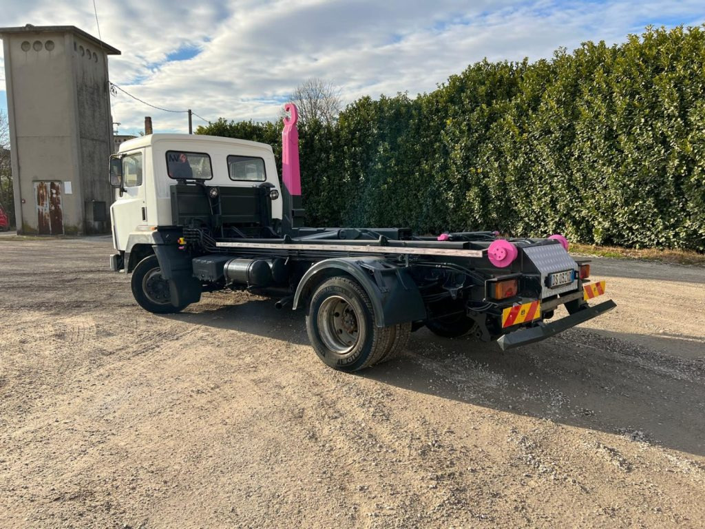 NISSAN 130/115 SCARRABILE - Kamion sa hidrauličnom kukom: slika 3 NISSAN 130/115 SCARRABILE - Kamion sa hidrauličnom kukom: slika 3