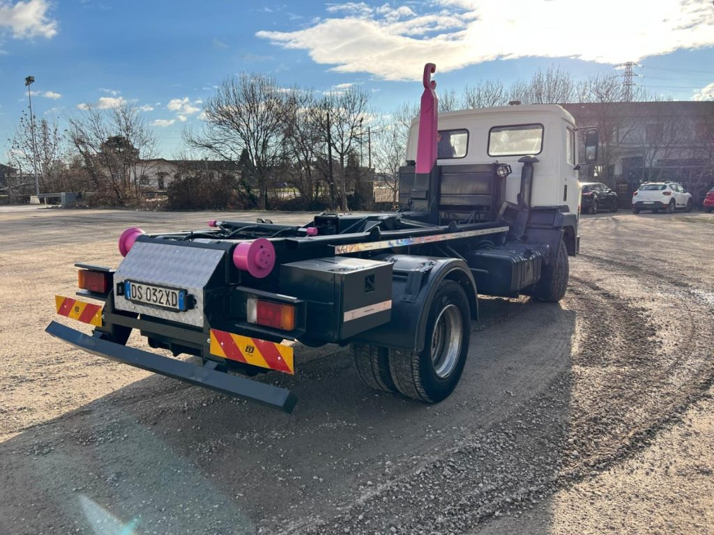 NISSAN 130/115 SCARRABILE - Kamion sa hidrauličnom kukom: slika 4 NISSAN 130/115 SCARRABILE - Kamion sa hidrauličnom kukom: slika 4