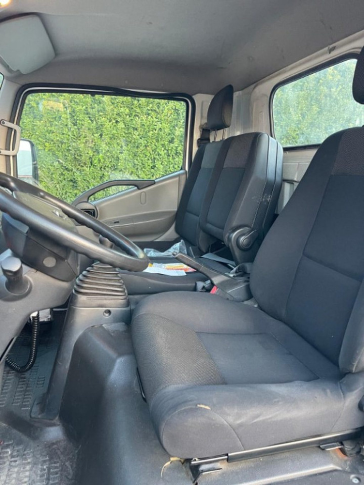 NISSAN NT400 SCARRABILE PATENTE B - Kamion sa hidrauličnom kukom: slika 5 NISSAN NT400 SCARRABILE PATENTE B - Kamion sa hidrauličnom kukom: slika 5