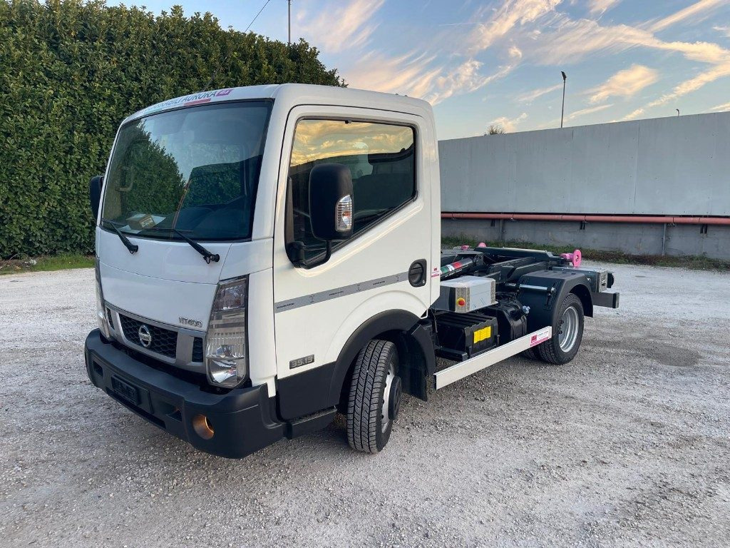 NISSAN NT400 SCARRABILE PATENTE B - Kamion sa hidrauličnom kukom: slika 1 NISSAN NT400 SCARRABILE PATENTE B - Kamion sa hidrauličnom kukom: slika 1