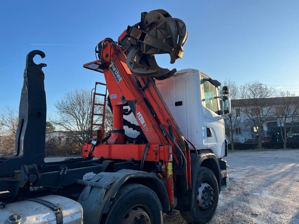 SCANIA CV R124 SCARRABILE CON GRU E POLIPO - Kamion sa hidrauličnom kukom: slika 5 SCANIA CV R124 SCARRABILE CON GRU E POLIPO - Kamion sa hidrauličnom kukom: slika 5