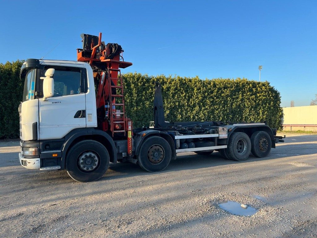 SCANIA CV R124 SCARRABILE CON GRU E POLIPO - Kamion sa hidrauličnom kukom: slika 2 SCANIA CV R124 SCARRABILE CON GRU E POLIPO - Kamion sa hidrauličnom kukom: slika 2