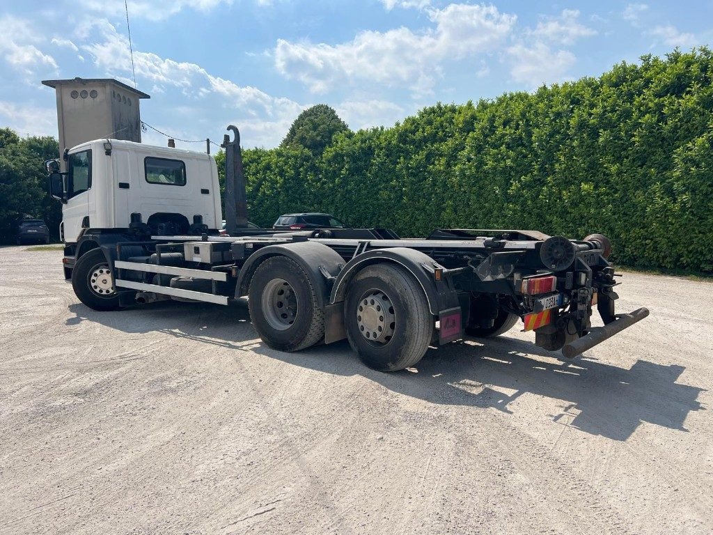 SCANIA P380 SCARRABILE - Kamion sa hidrauličnom kukom: slika 2 SCANIA P380 SCARRABILE - Kamion sa hidrauličnom kukom: slika 2