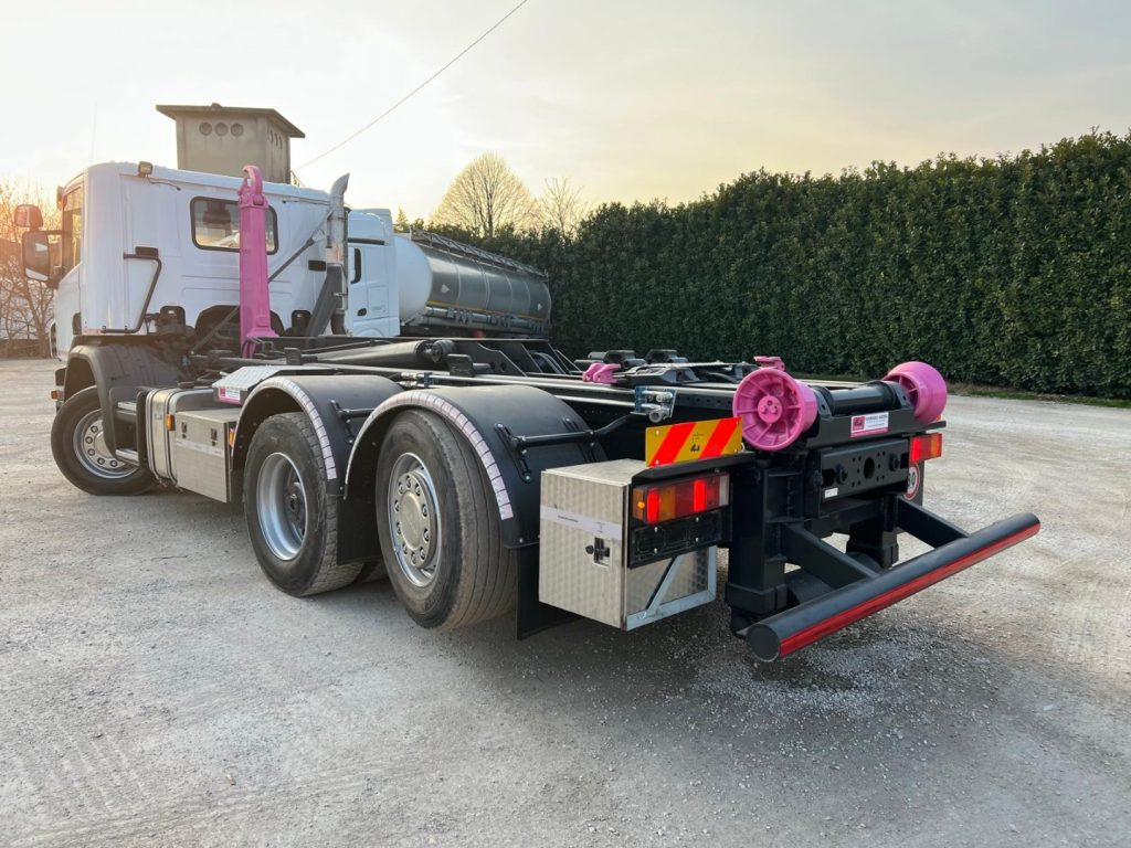 SCANIA P410 SCARRABILE CON RIDUTTORE AI MOZZI - Kamion sa hidrauličnom kukom: slika 4 SCANIA P410 SCARRABILE CON RIDUTTORE AI MOZZI - Kamion sa hidrauličnom kukom: slika 4