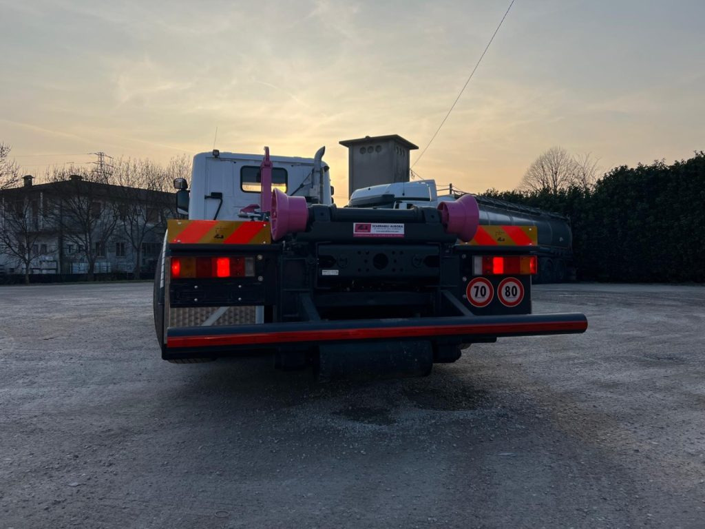 SCANIA P410 SCARRABILE CON RIDUTTORE AI MOZZI - Kamion sa hidrauličnom kukom: slika 5 SCANIA P410 SCARRABILE CON RIDUTTORE AI MOZZI - Kamion sa hidrauličnom kukom: slika 5