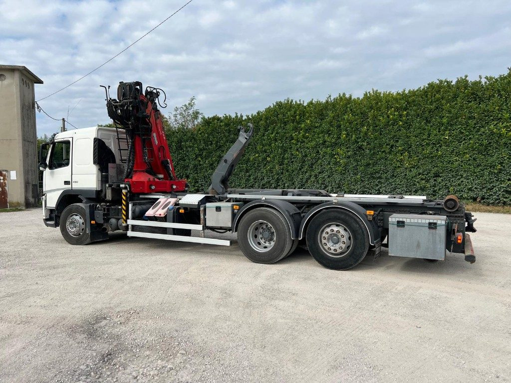 VOLVO FM11.450 SCARRABILE CON GRU - Kamion sa hidrauličnom kukom: slika 2 VOLVO FM11.450 SCARRABILE CON GRU - Kamion sa hidrauličnom kukom: slika 2