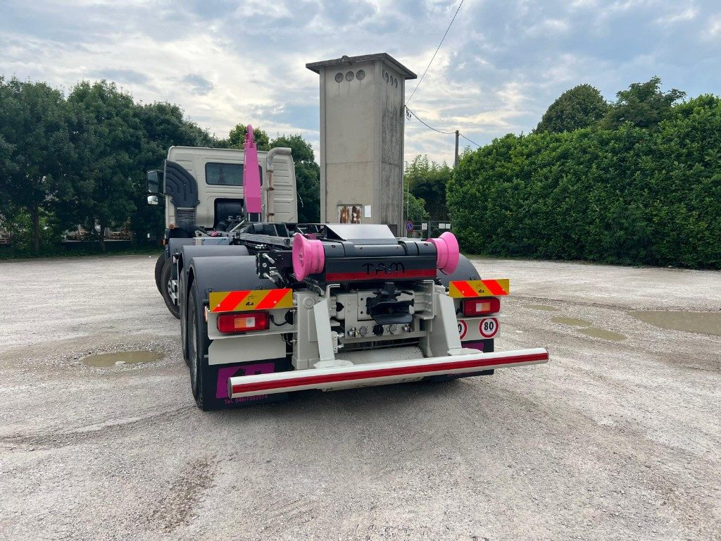 VOLVO FM480 SCARRABILE 8X4 - Kamion sa hidrauličnom kukom: slika 4 VOLVO FM480 SCARRABILE 8X4 - Kamion sa hidrauličnom kukom: slika 4