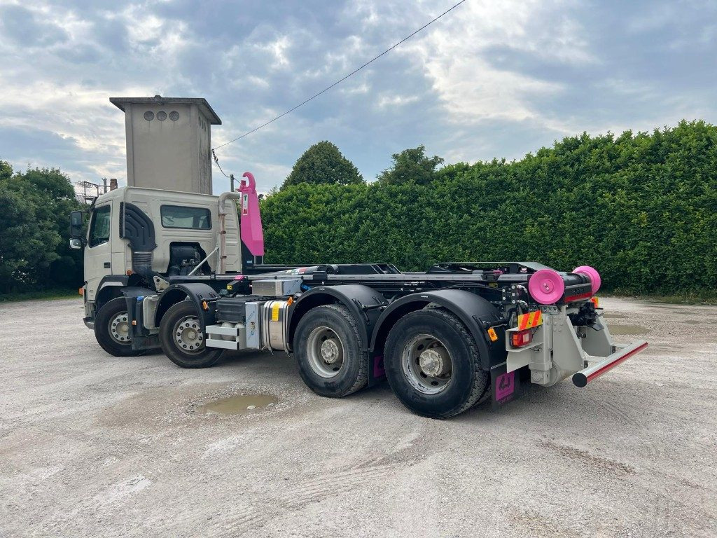 VOLVO FM480 SCARRABILE 8X4 - Kamion sa hidrauličnom kukom: slika 3 VOLVO FM480 SCARRABILE 8X4 - Kamion sa hidrauličnom kukom: slika 3