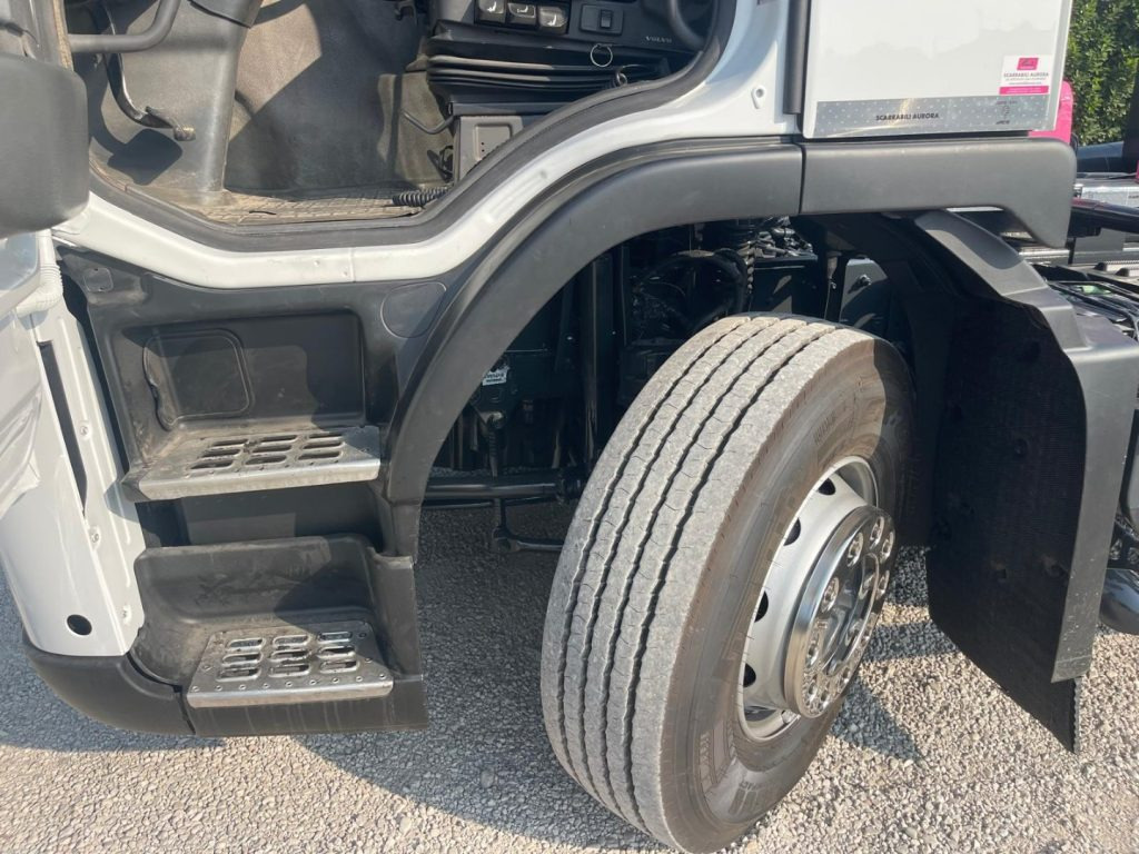 VOLVO FM9 SCARRABILE - Kamion sa hidrauličnom kukom: slika 3 VOLVO FM9 SCARRABILE - Kamion sa hidrauličnom kukom: slika 3