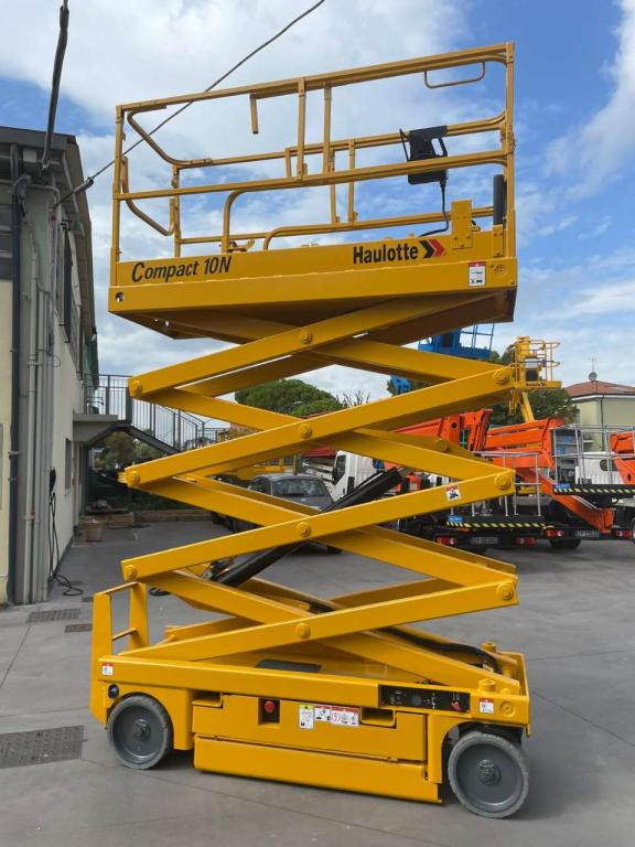 Haulotte COMPACT 10N - Lift u obliku makaza: slika 1 Haulotte COMPACT 10N - Lift u obliku makaza: slika 1