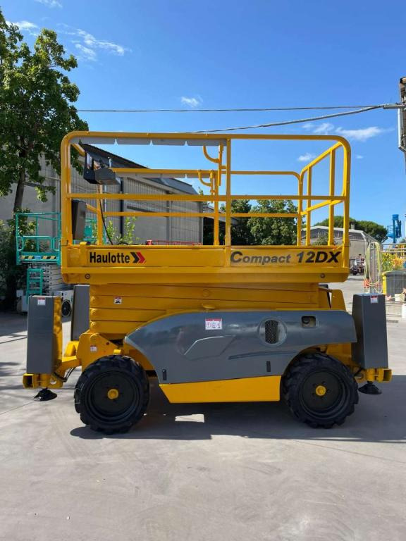 Haulotte COMPACT 12DX - Lift u obliku makaza: slika 1 Haulotte COMPACT 12DX - Lift u obliku makaza: slika 1