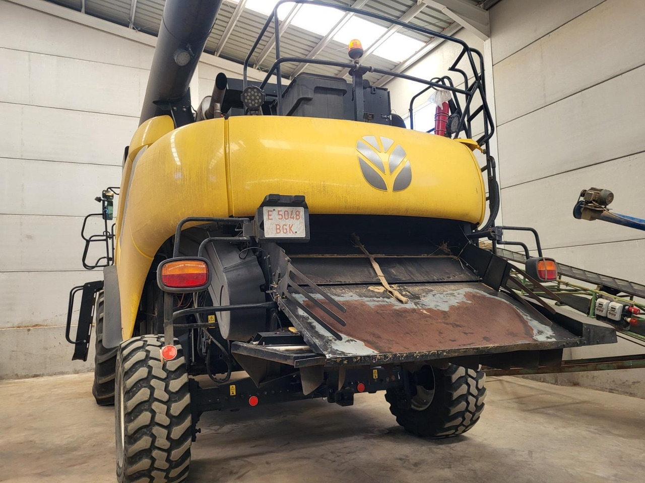 New Holland CR9080 - Kombajn: slika 2 New Holland CR9080 - Kombajn: slika 2