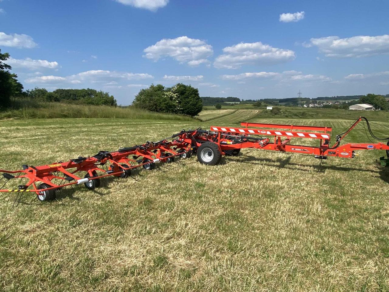 Kuhn GF13003T - Prevrtač/ Grabuljač: slika 1 Kuhn GF13003T - Prevrtač/ Grabuljač: slika 1