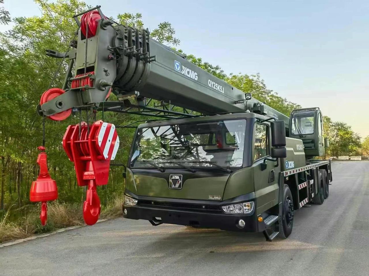 XCMG QY25K5-1 25 ton truck crane - Pokretni kran: slika 1 XCMG QY25K5-1 25 ton truck crane - Pokretni kran: slika 1
