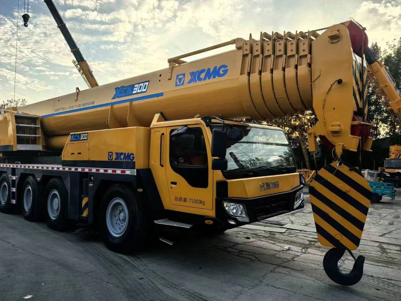 XCMG XCA300 QAY300 QY300K 300Ton Used Mobile Crane - Pokretni kran: slika 2 XCMG XCA300 QAY300 QY300K 300Ton Used Mobile Crane - Pokretni kran: slika 2