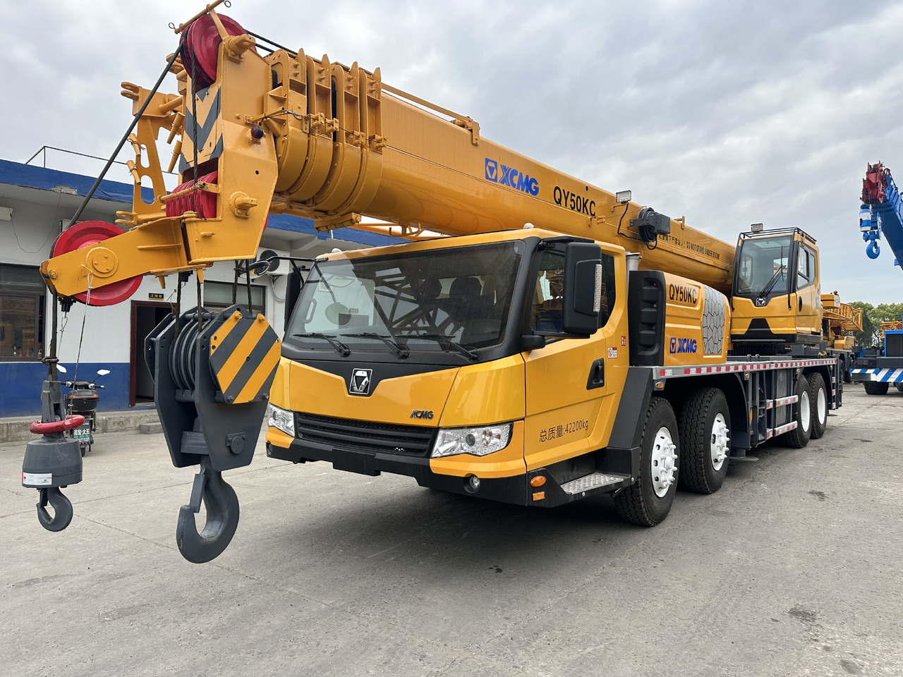XCMG qy50kc xct55 qy55kc 50ton 55 ton 70 ton 85 ton 90 ton 100 ton 110 ton 130 ton truck crane - Pokretni kran: slika 1 XCMG qy50kc xct55 qy55kc 50ton 55 ton 70 ton 85 ton 90 ton 100 ton 110 ton 130 ton truck crane - Pokretni kran: slika 1