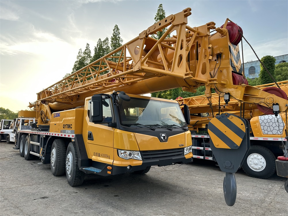 XCMG qy70kc xct75 qy75kc 70ton 75 ton 80 ton 85 ton 90 ton 100 ton 110 ton 130 ton truck crane - Pokretni kran: slika 2 XCMG qy70kc xct75 qy75kc 70ton 75 ton 80 ton 85 ton 90 ton 100 ton 110 ton 130 ton truck crane - Pokretni kran: slika 2