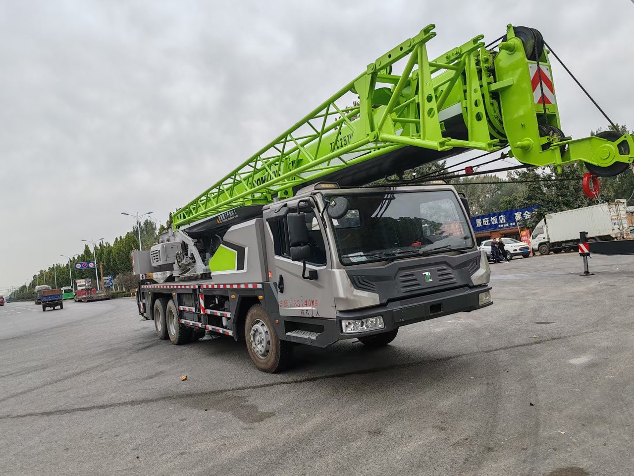 ZOOMLION ZTC251V 25 TON TRUCK CRANE - Pokretni kran: slika 2 ZOOMLION ZTC251V 25 TON TRUCK CRANE - Pokretni kran: slika 2