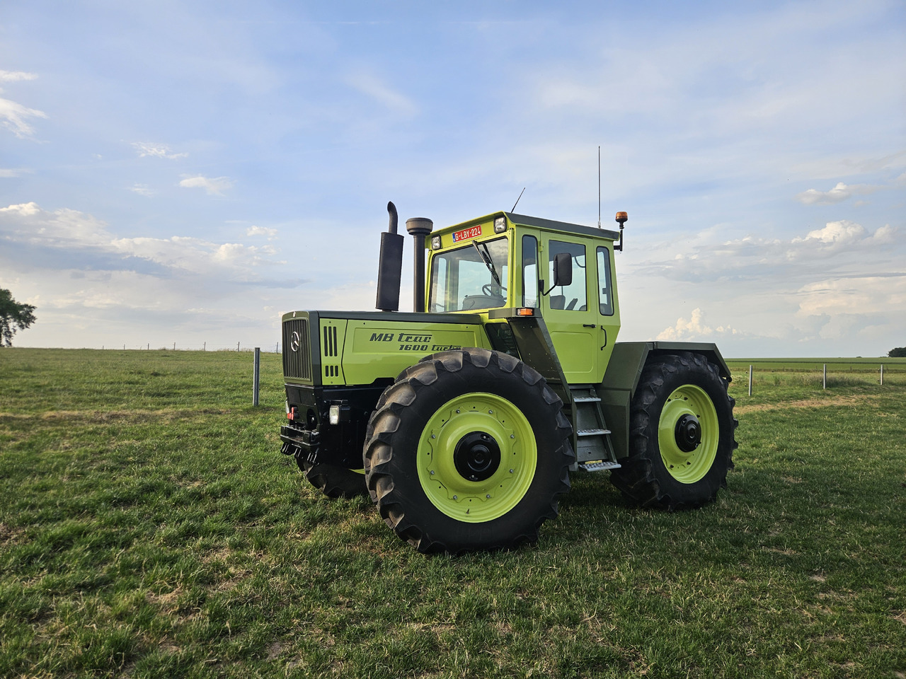 MERCEDES-BENZ MB-TRAC 1600 - Traktor: slika 1 MERCEDES-BENZ MB-TRAC 1600 - Traktor: slika 1