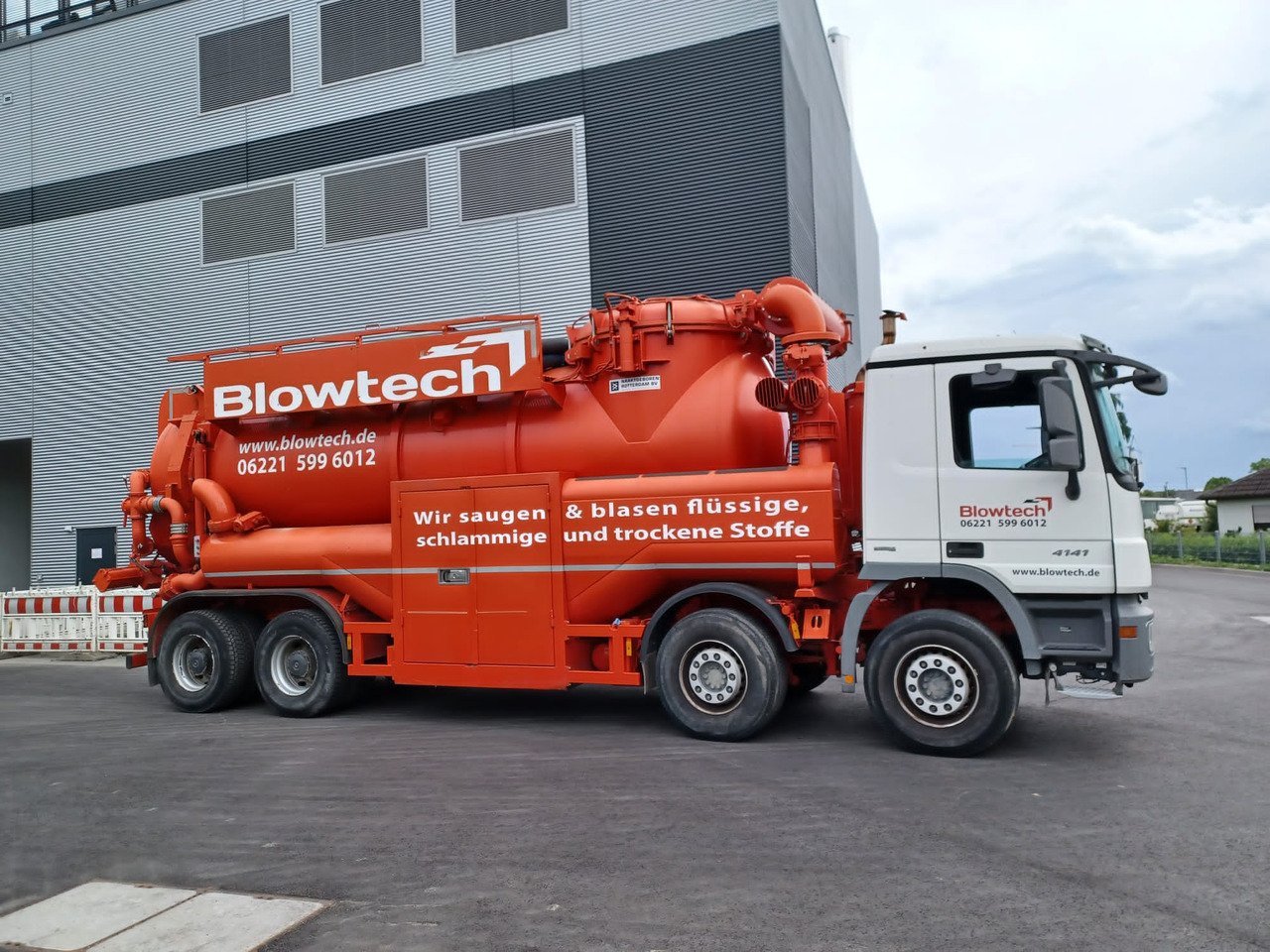 MERCEDES-BENZ Naaktgeboren Vacu-Press 8000 High-Lift V2A less km+hours! - Vakuumska cisterna: slika 1 MERCEDES-BENZ Naaktgeboren Vacu-Press 8000 High-Lift V2A less km+hours! - Vakuumska cisterna: slika 1