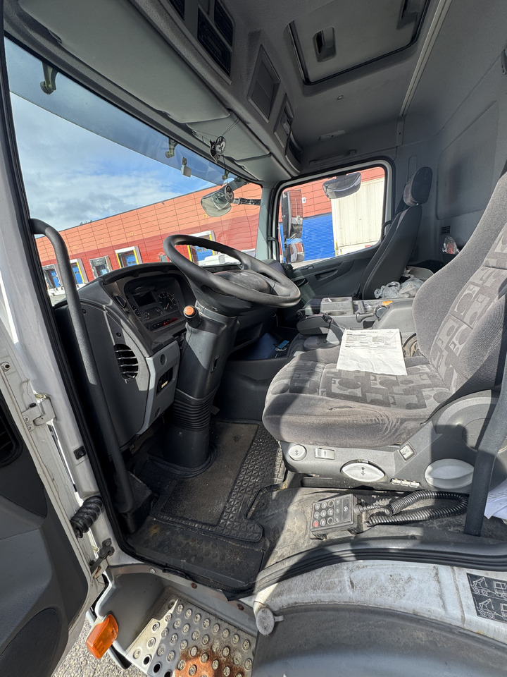 MERCEDES-BENZ Attego - Kamion sa zatvorenim sandukom: slika 2 MERCEDES-BENZ Attego - Kamion sa zatvorenim sandukom: slika 2