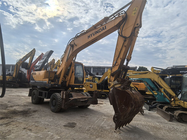 Hyundai R210W-9S - Bager točkaš: slika 4 Hyundai R210W-9S - Bager točkaš: slika 4