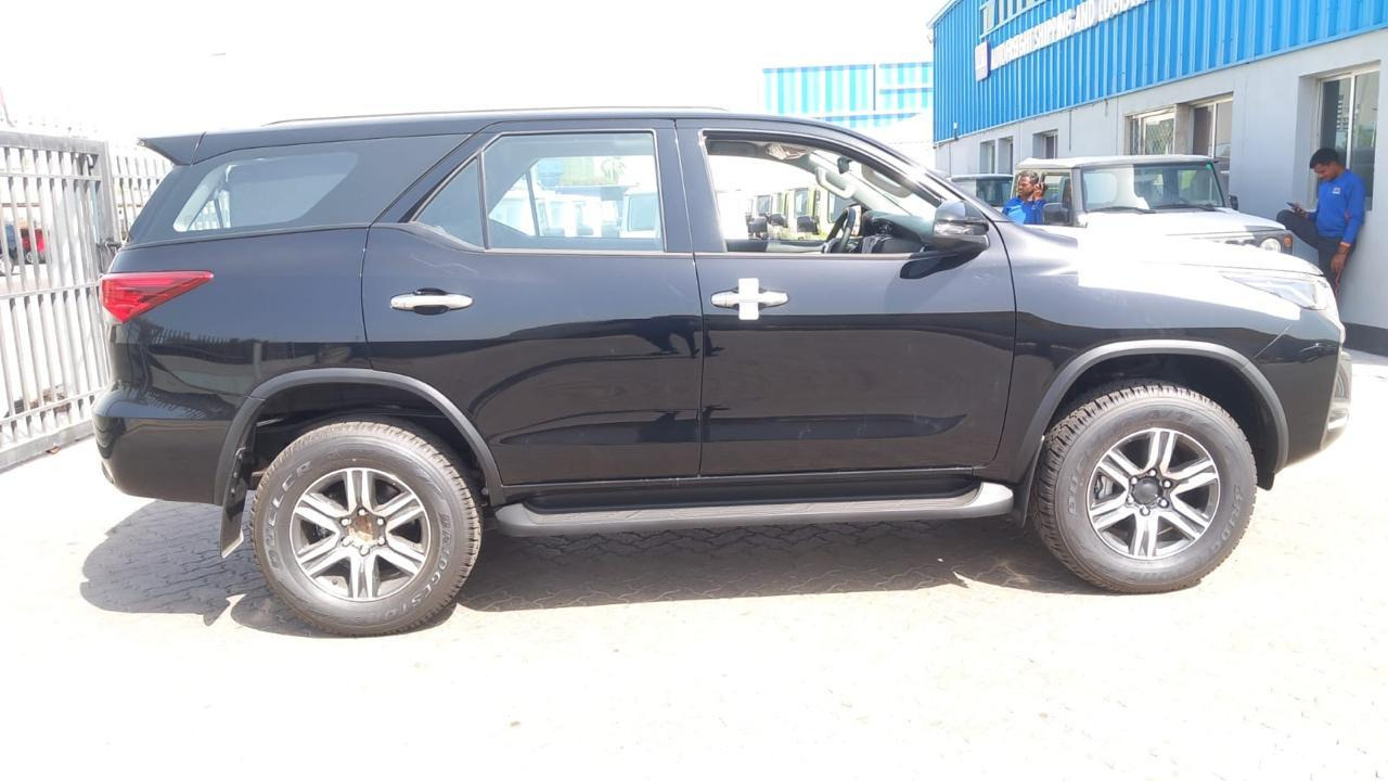 TOYOTA 2.4L SR5 Comfort 4WD - Automobil: slika 1 TOYOTA 2.4L SR5 Comfort 4WD - Automobil: slika 1