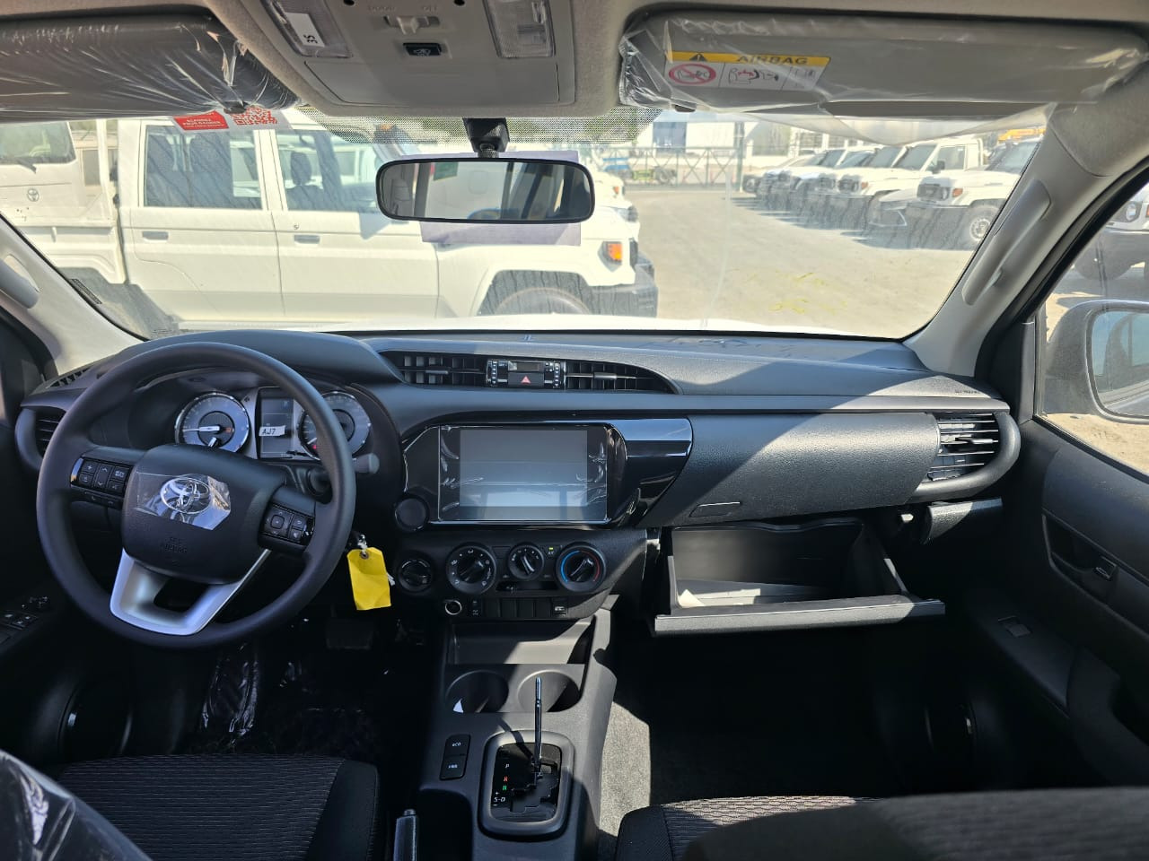 TOYOTA HILUX ACTIVE DOUBLE CAB - Pikap, Dostavno vozilo sa duplom kabinom: slika 4 TOYOTA HILUX ACTIVE DOUBLE CAB - Pikap, Dostavno vozilo sa duplom kabinom: slika 4