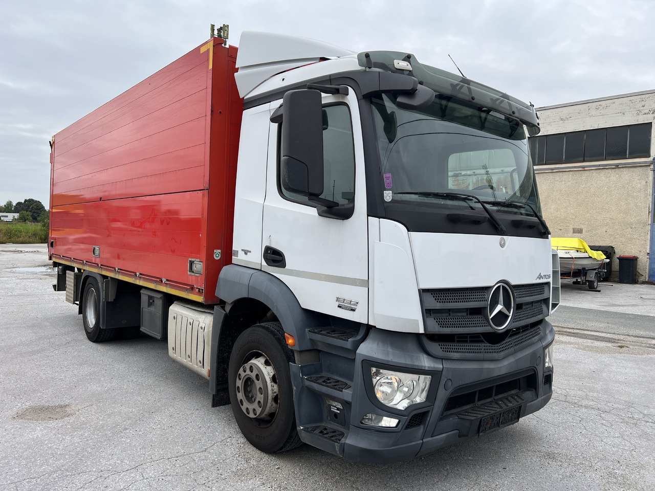MERCEDES-BENZ ANTOS 1832 Getränkw. LBW | Klima | EURO 6 - Kamion za prevoz boca: slika 2 MERCEDES-BENZ ANTOS 1832 Getränkw. LBW | Klima | EURO 6 - Kamion za prevoz boca: slika 2