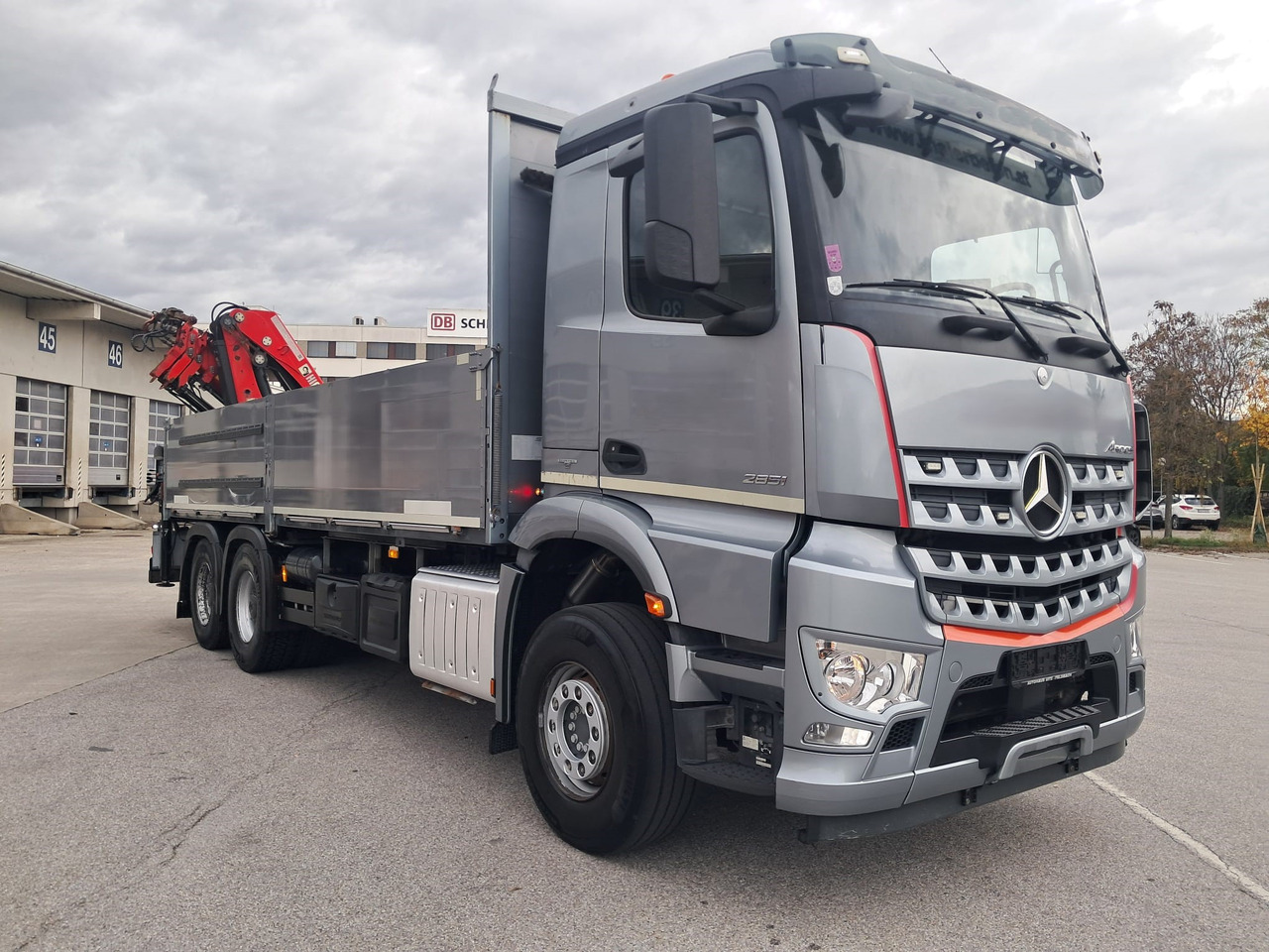 MERCEDES-BENZ AROCS 28.51 | 6x4| Retarder |Kran |Klima | Euro 6 - Kamion sa tovarnim sandukom, Kamion sa dizalicom: slika 2 MERCEDES-BENZ AROCS 28.51 | 6x4| Retarder |Kran |Klima | Euro 6 - Kamion sa tovarnim sandukom, Kamion sa dizalicom: slika 2