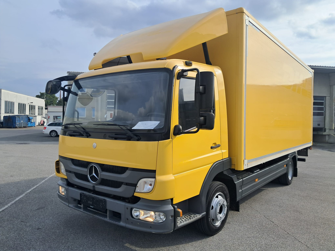 MERCEDES-BENZ ATEGO 8 16 Koffer mit LBW | Schalter | EZ 2013 - Kamion sa zatvorenim sandukom: slika 1 MERCEDES-BENZ ATEGO 8 16 Koffer mit LBW | Schalter | EZ 2013 - Kamion sa zatvorenim sandukom: slika 1