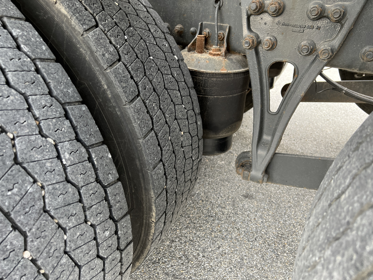 Kamion sa hidrauličnom kukom MERCEDES-BENZ Actros 25 41 | Retarder | Kupplung | Differenzial | Liftachse: slika 33 Kamion sa hidrauličnom kukom MERCEDES-BENZ Actros 25 41 | Retarder | Kupplung | Differenzial | Liftachse: slika 33