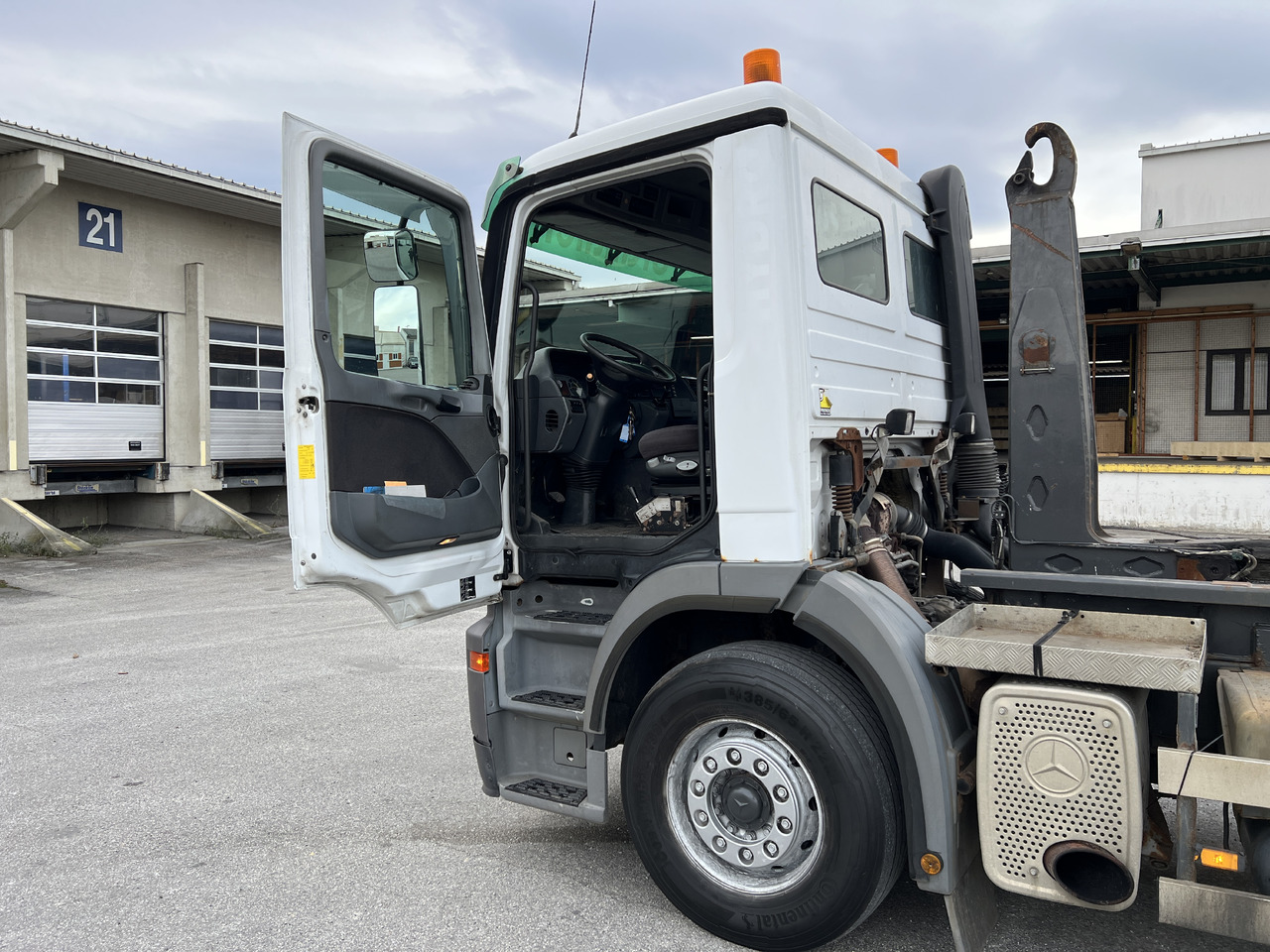 Kamion sa hidrauličnom kukom MERCEDES-BENZ Actros 25 41 | Retarder | Kupplung | Differenzial | Liftachse: slika 9 Kamion sa hidrauličnom kukom MERCEDES-BENZ Actros 25 41 | Retarder | Kupplung | Differenzial | Liftachse: slika 9