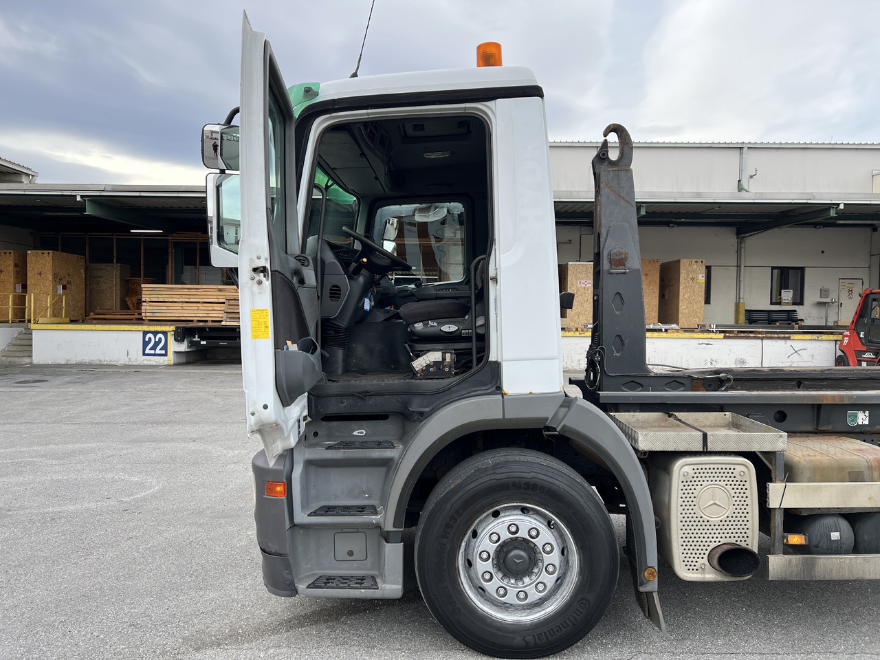 Kamion sa hidrauličnom kukom MERCEDES-BENZ Actros 25 41 | Retarder | Kupplung | Differenzial | Liftachse: slika 10 Kamion sa hidrauličnom kukom MERCEDES-BENZ Actros 25 41 | Retarder | Kupplung | Differenzial | Liftachse: slika 10