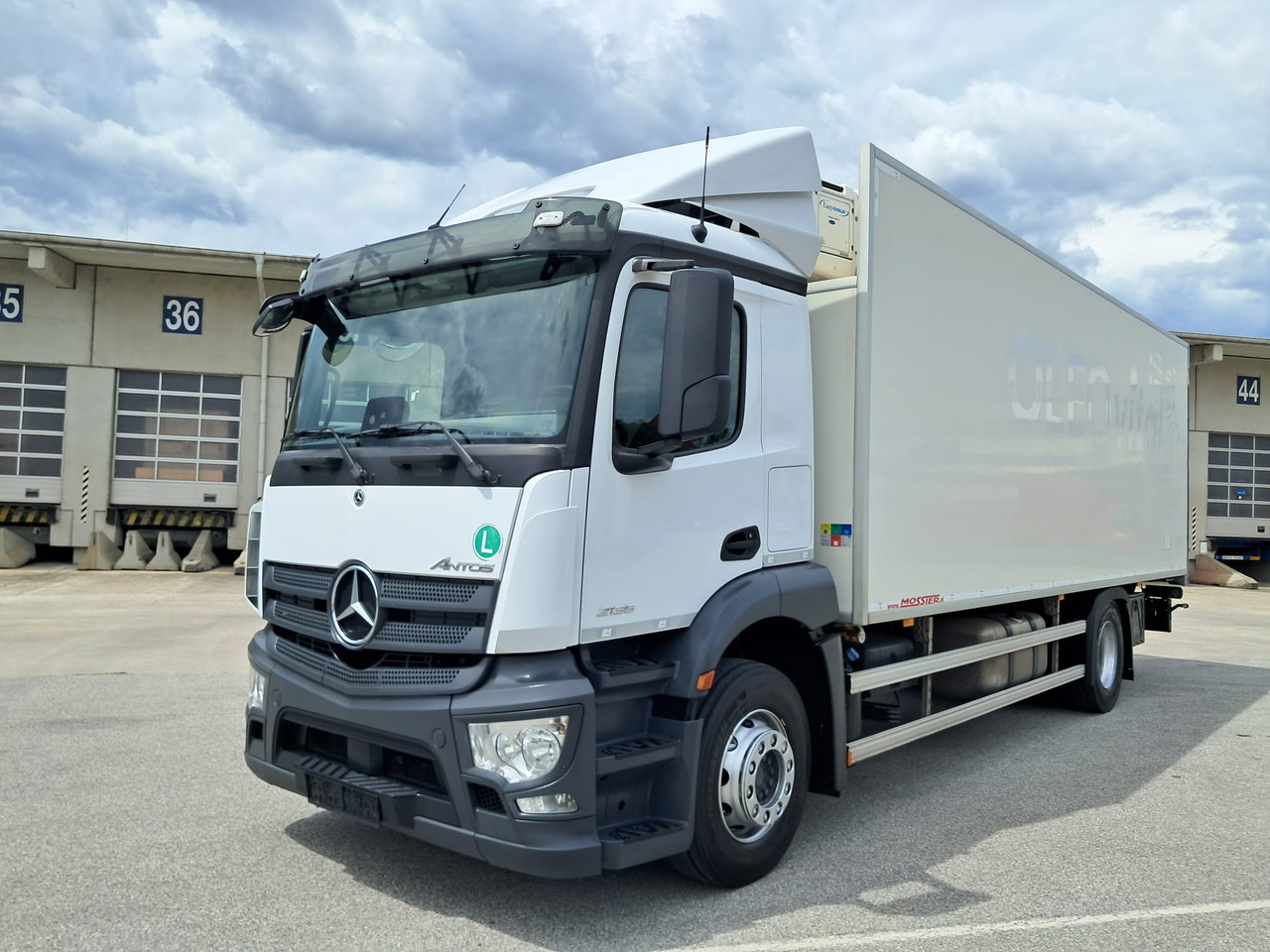 MERCEDES-BENZ Antos 2135 Kühlkoffer | Supra 850 | Standheizung - Hladnjača: slika 1 MERCEDES-BENZ Antos 2135 Kühlkoffer | Supra 850 | Standheizung - Hladnjača: slika 1