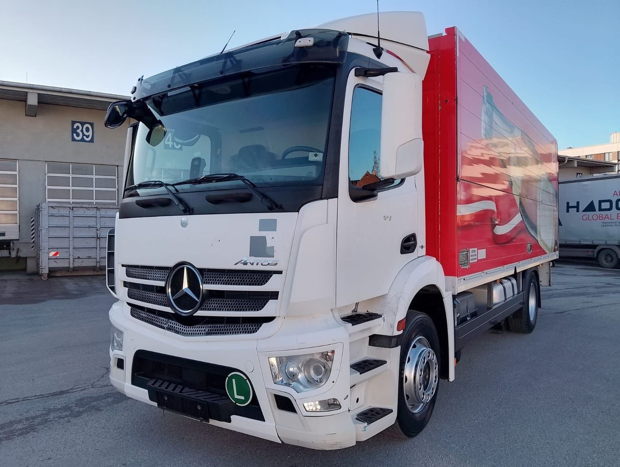 Mercedes-Benz ANTOS 18 30| Getränkew.| Klima| Luftgef| EZ 2014 - Kamion za prevoz boca: slika 1 Mercedes-Benz ANTOS 18 30| Getränkew.| Klima| Luftgef| EZ 2014 - Kamion za prevoz boca: slika 1