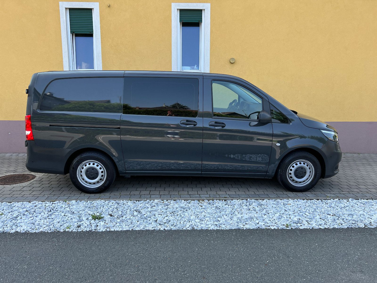 Mercedes-Benz Vito 114 lang | Klima | Schiebetür | Tempomat - Dostavno vozilo sa duplom kabinom: slika 3 Mercedes-Benz Vito 114 lang | Klima | Schiebetür | Tempomat - Dostavno vozilo sa duplom kabinom: slika 3