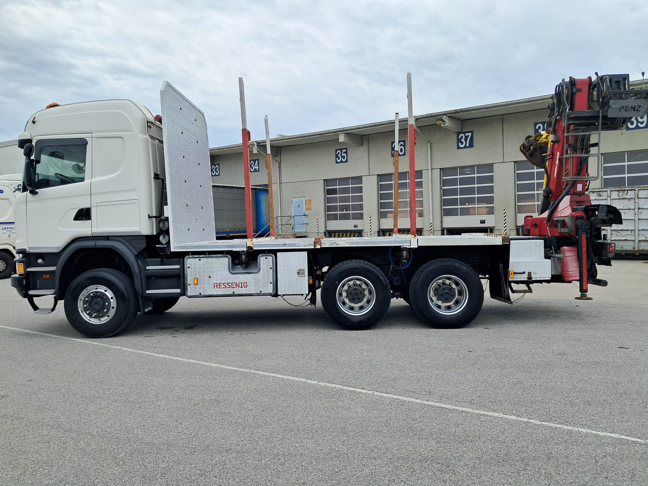 SCANIA G 490 6x6 Blatt-Blatt | Klima | Schaltgetriebe | Euro 6 | Penz-Kran 12Z | - Šticar, Kamion sa dizalicom: slika 4 SCANIA G 490 6x6 Blatt-Blatt | Klima | Schaltgetriebe | Euro 6 | Penz-Kran 12Z | - Šticar, Kamion sa dizalicom: slika 4