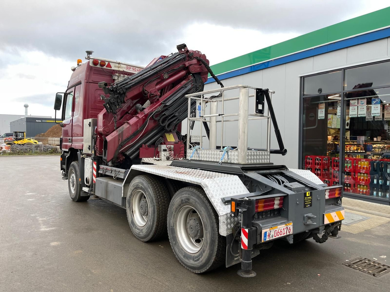 Mercedes-Benz ACTROS 3348 Kran HMF3720K4 Fly-Jip Fun k Klima - Kamion sa dizalicom: slika 2 Mercedes-Benz ACTROS 3348 Kran HMF3720K4 Fly-Jip Fun k Klima - Kamion sa dizalicom: slika 2