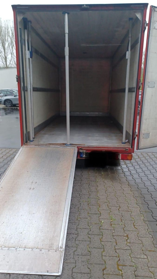 Volkswagen T5 2.0tdi mit Rampe 3ACHSER Tandemachse - Dostavno vozilo sa zatvorenim sandukom: slika 5 Volkswagen T5 2.0tdi mit Rampe 3ACHSER Tandemachse - Dostavno vozilo sa zatvorenim sandukom: slika 5