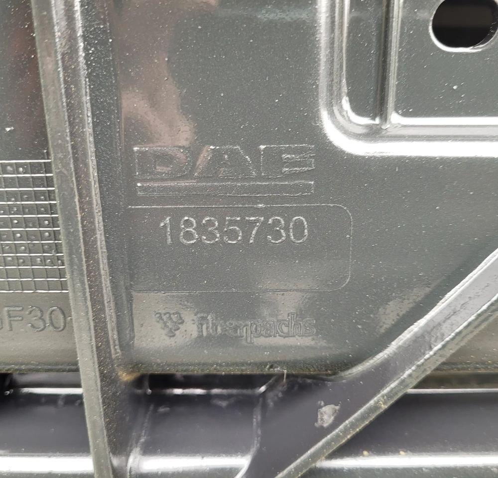 ATRAPA MASKA DAF XF 106 ORYGINAŁ 1835730 CHWALIM116 - Hauba za Kamion: slika 4 ATRAPA MASKA DAF XF 106 ORYGINAŁ 1835730 CHWALIM116 - Hauba za Kamion: slika 4