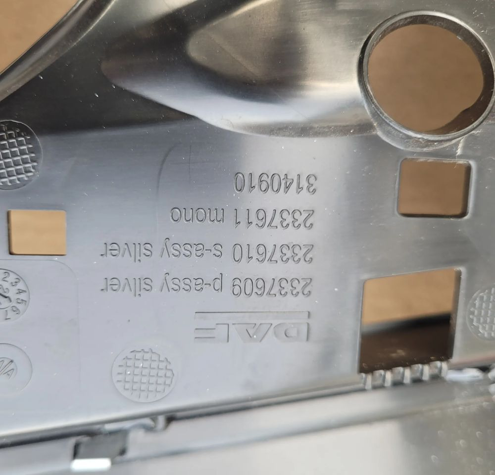 GRILL DAF XG XF NOWY MODEL ORYGINAŁ NOWY 2337609 - Karoserija i eksterijer za Kamion: slika 5 GRILL DAF XG XF NOWY MODEL ORYGINAŁ NOWY 2337609 - Karoserija i eksterijer za Kamion: slika 5